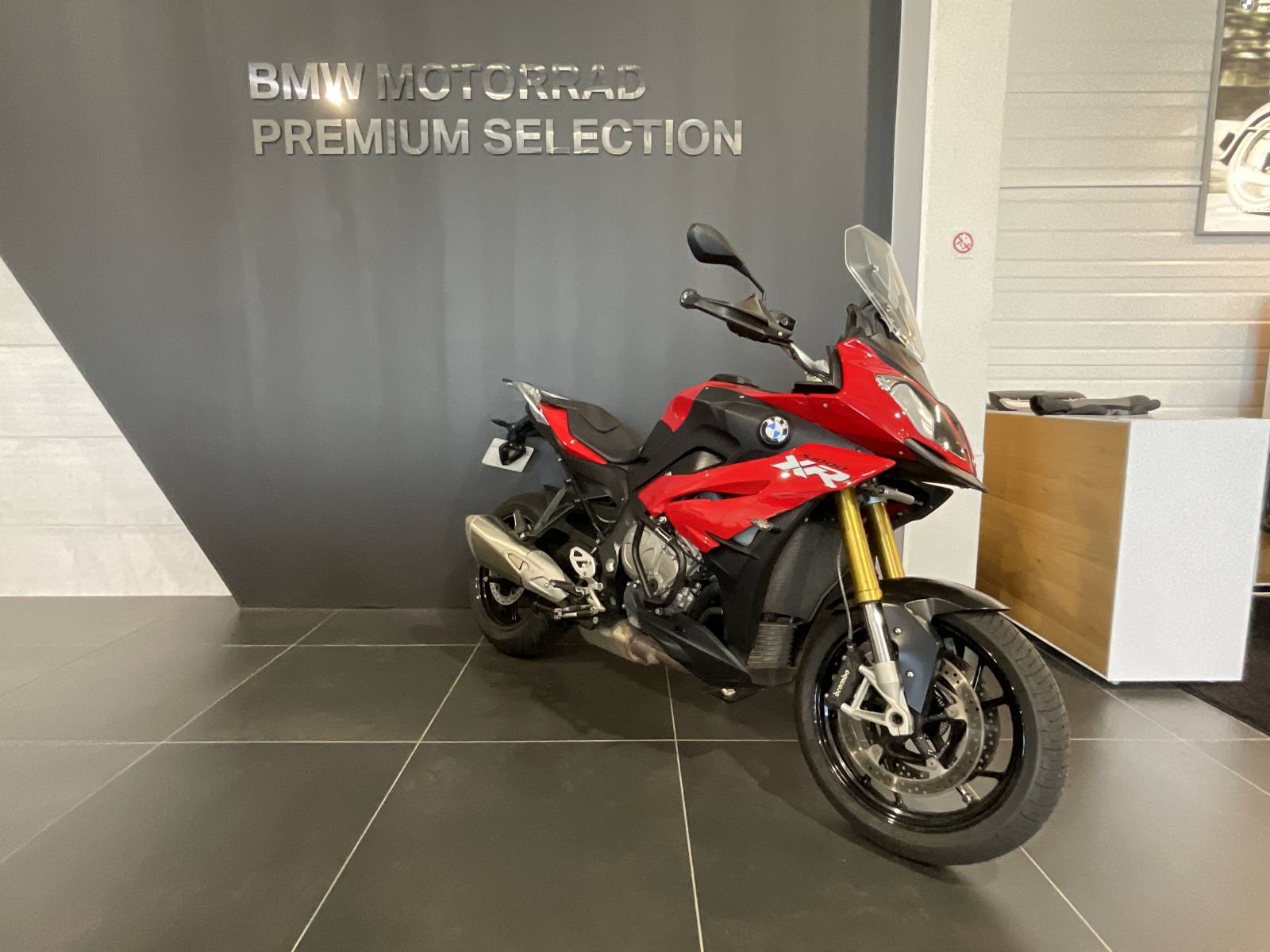 Achetez une BMW S1000XR chez Normandy Motos !