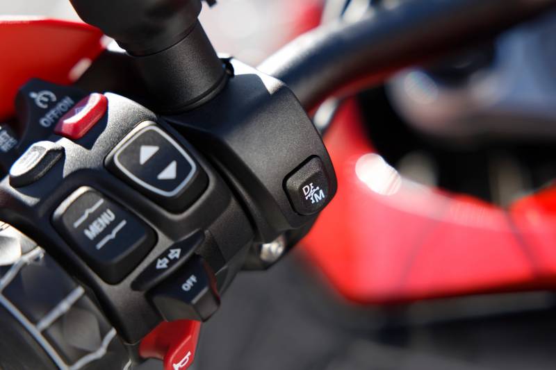 BMW Motorrad présente son Automated Shift Assistant (ASA).